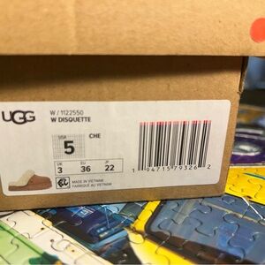 UGG Kids W Disquette Slippers in Chestnut